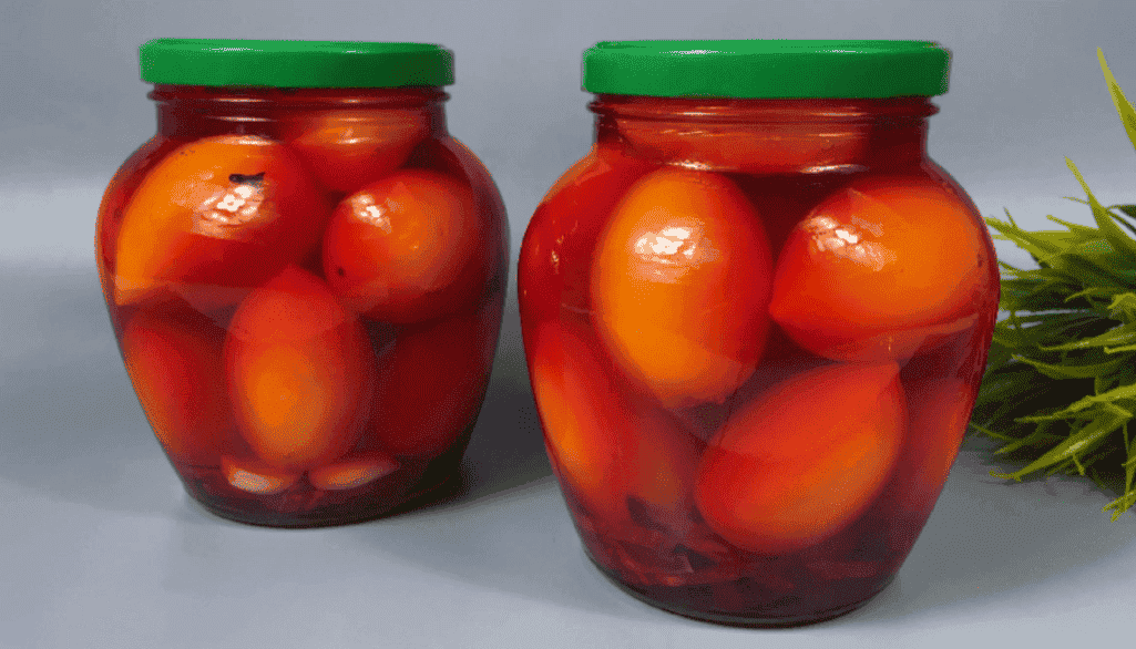 Знайшла цікавий спосіб консервації помідорів на зиму: виходить дуже смачно, а на столі виглядають просто чудово, хто не пробував - рекомендую! Мариновані помідори з буряком