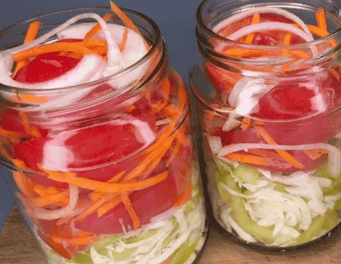 Неймовірно смачне "Овочеве асорті" з капустою на зиму: супер рецепт, коли не знаю куди дівати літню капусту, роблю цю обов'язкову щорічну заготовку