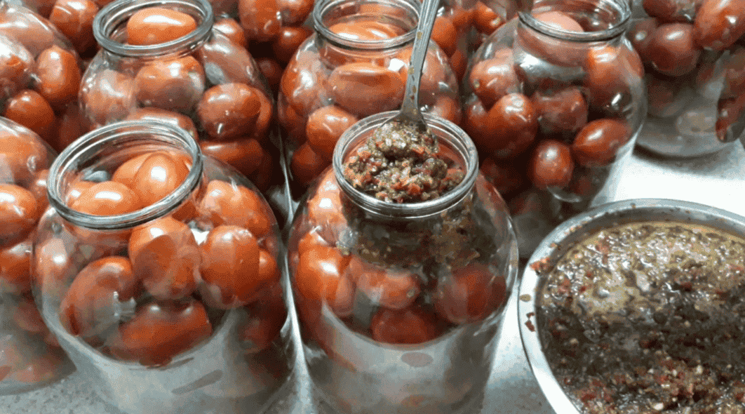 Неймовірно смачні помідори «Бомбочки»: готую в такий спосіб помідори на зиму багато років, кого пригощаю всім дуже подобаються, ділюсь рецептом