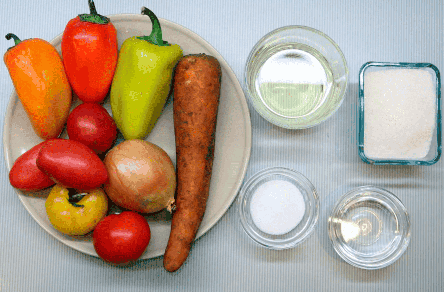 Овочевий салат на зиму зі старого бабусиного записничка: дуже смачно та соковито виходить, простий та швидкий рецепт перевірений часом