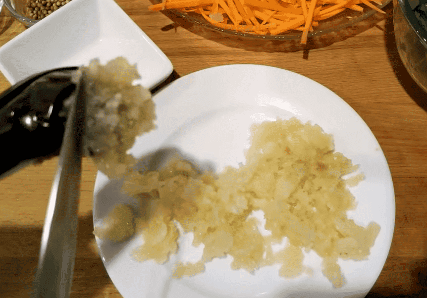 Помідори по-корейськи на зиму: дуже вдалий і простий рецепт, виходить неймовірно смачно, взимку такий салат в нас "відлітає на ура"