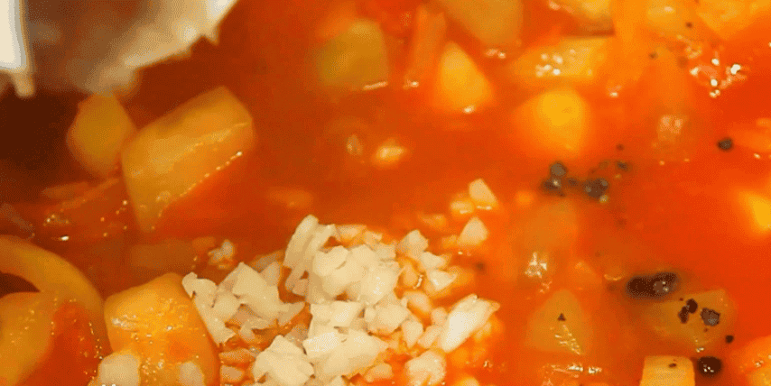 Салат із кабачків на зиму "Пальчики оближеш": простий та смачний рецепт заготовки від моєї сусідки, я спробувала і собі закрила