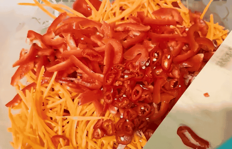 Помідори по-корейськи на зиму: дуже вдалий і простий рецепт, виходить неймовірно смачно, взимку такий салат в нас "відлітає на ура"