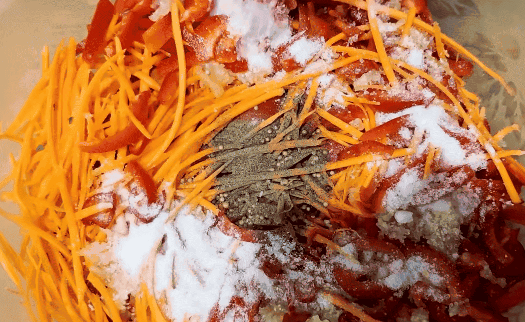 Помідори по-корейськи на зиму: дуже вдалий і простий рецепт, виходить неймовірно смачно, взимку такий салат в нас "відлітає на ура"