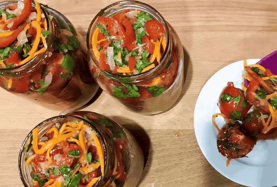 Помідори по-корейськи на зиму: дуже вдалий і простий рецепт, виходить неймовірно смачно, взимку такий салат в нас "відлітає на ура"