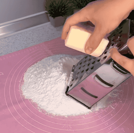 Домашні неймовірно смачні і ніжні пісочні рогалики зі згущеним молоком: тісто виходить просто ідеальне, роблю з будь-якою начинкою