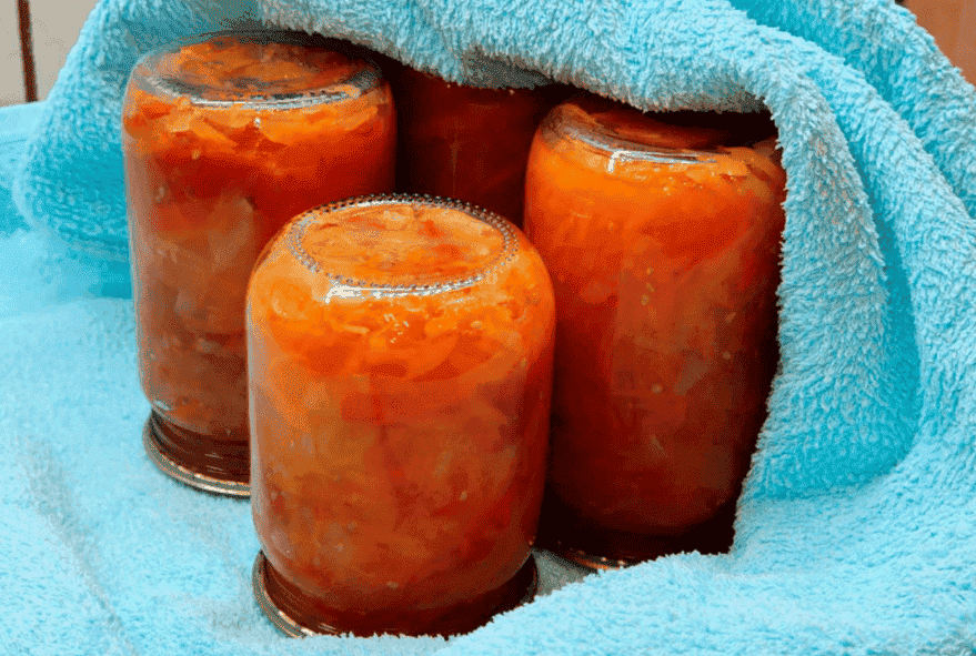 Овочевий салат на зиму зі старого бабусиного записничка: дуже смачно та соковито виходить, простий та швидкий рецепт перевірений часом