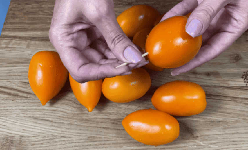 Знайшла цікавий спосіб консервації помідорів на зиму: виходить дуже смачно, а на столі виглядають просто чудово, хто не пробував - рекомендую! Мариновані помідори з буряком