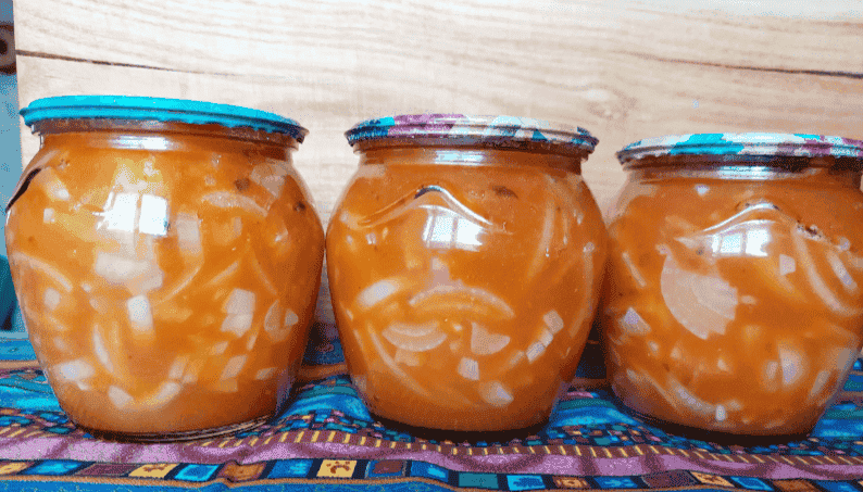 Цибуля в томатному маринаді на зиму: для тих хто просив рецепт "куди діти цибулю", супер заготовка виявилась, зробила на пробу всім так сподобалось, роблю ще