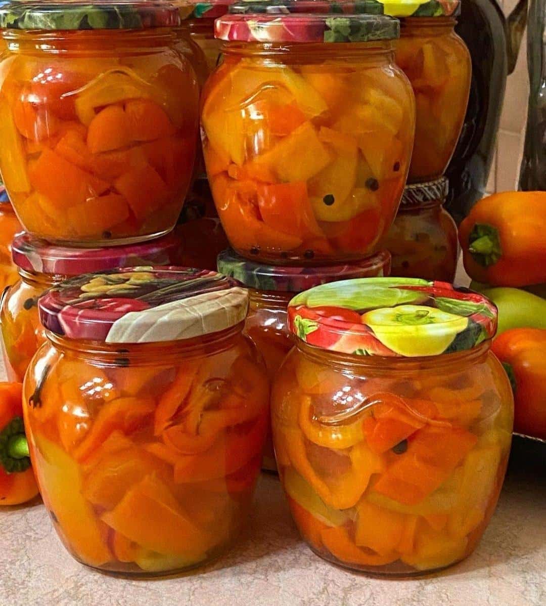 Маринований солодкий перець в олії по-болгарськи на зиму: шикарний рецепт, така заготовочка у нас "на повторі" щороку