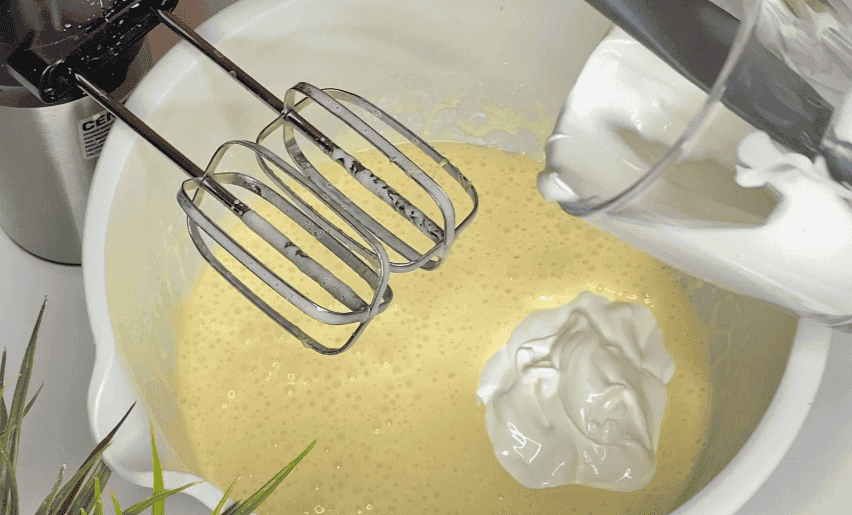 Дуже смачний шоколадний кекс на сметані: простий і швидкий у приготуванні, лише з доступних інгредієнтів