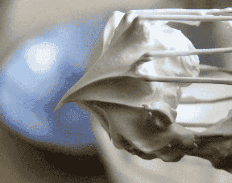 Неймовірно смачний пиріг з меренгою та ягідною начинкою: знайшла застосування тогорічним замороженим ягодам, готувати одне задоволення