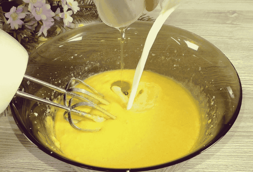 Простий рецепт пишного і ніжного кексу: швидка і смачна випічки до чаю на кожен день, виходить м'якеньким і повітряним