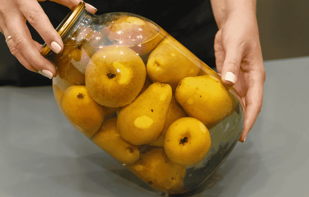 Простий спосіб консервації груш на зиму: їмо, п'ємо сік, використовую у випічці та пригощаю гостей (хто пробує - просить рецепт)