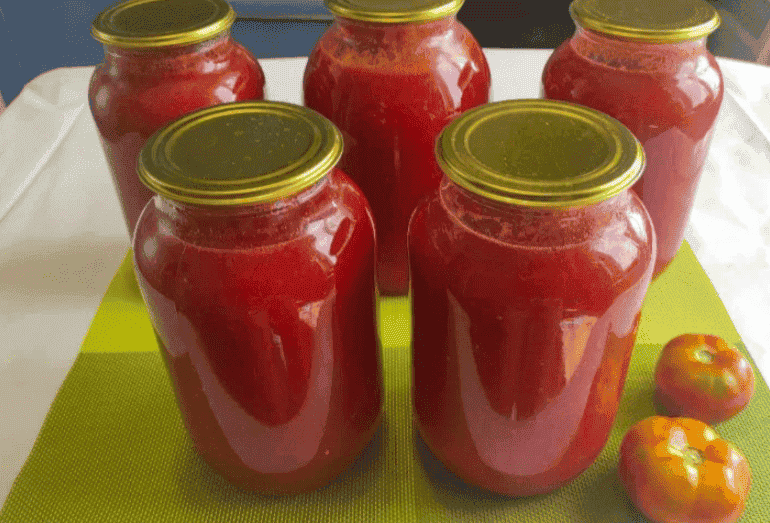 Домашній томатний сік на зиму: простий рецепт натурального соку без спецій, солі і цукру, а виходить в 100 раз смачніше магазинного