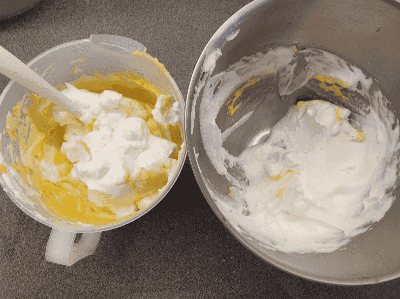 Простий рецепт повітряного бісквітного рулету: випічка до чаю "на швидку руку", смачно і бюджетно