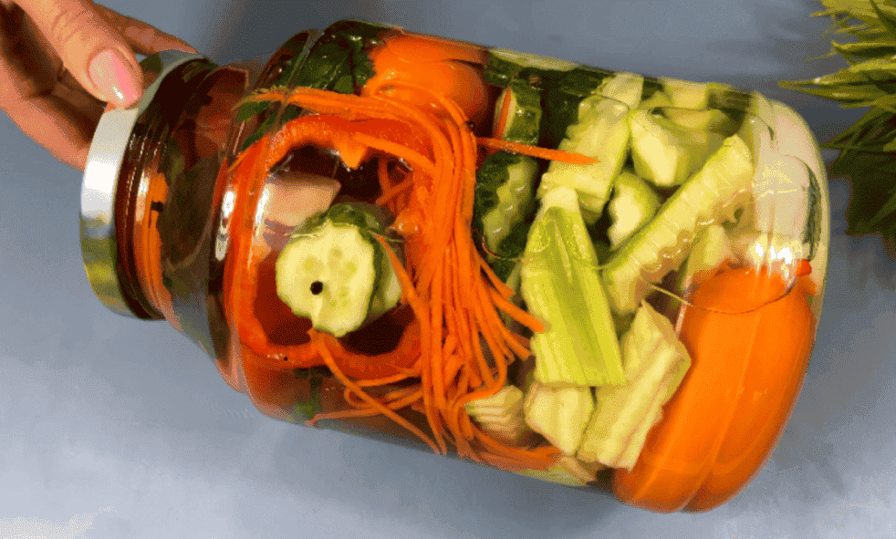 Все літо в одній банці: овочі на зиму "Пікуля" просто, смачно та красиво, рецепт без стерилізації і все прекрасно зберігається