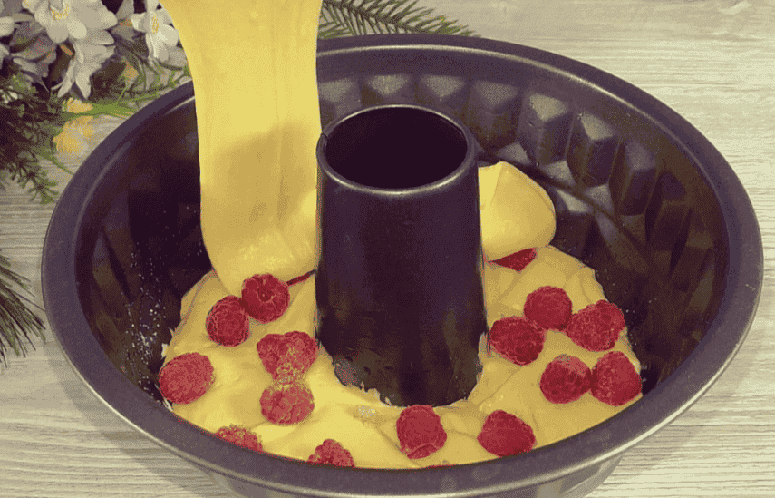 Простий рецепт пишного і ніжного кексу: швидка і смачна випічки до чаю на кожен день, виходить м'якеньким і повітряним