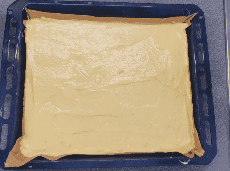 Простий рецепт повітряного бісквітного рулету: випічка до чаю "на швидку руку", смачно і бюджетно