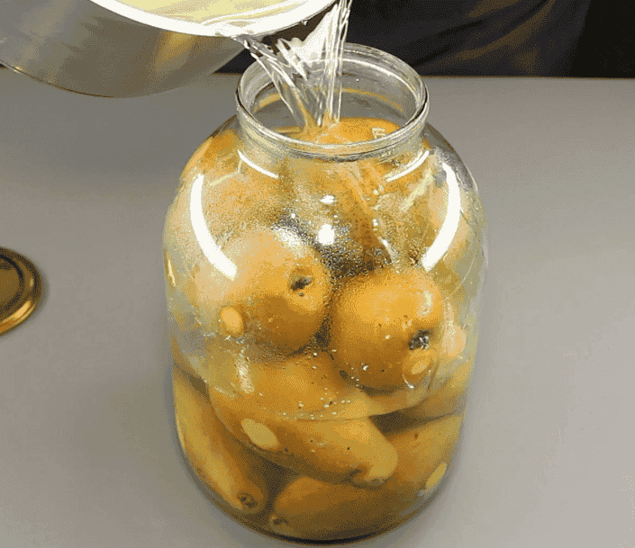 Простий спосіб консервації груш на зиму: їмо, п'ємо сік, використовую у випічці та пригощаю гостей (хто пробує - просить рецепт)