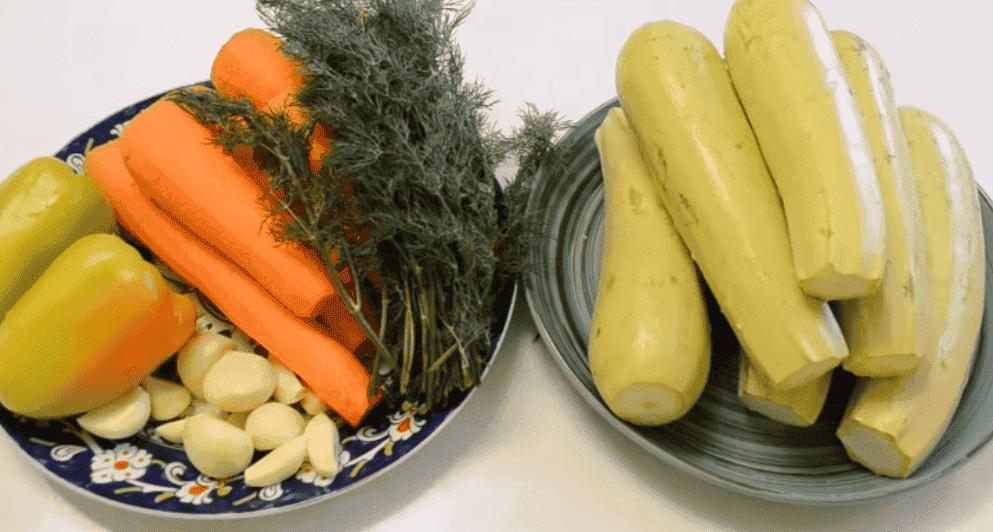 Салат "Петрівський" з кабачків на зиму: виходить дуже смачно, така заготовка стане Вашою улюбленою, зберігайте рецепт