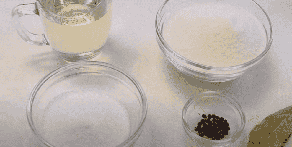 Салат "Петрівський" з кабачків на зиму: виходить дуже смачно, така заготовка стане Вашою улюбленою, зберігайте рецепт