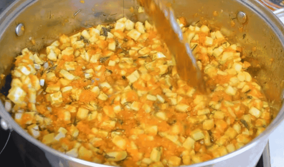 Салат "Петрівський" з кабачків на зиму: виходить дуже смачно, така заготовка стане Вашою улюбленою, зберігайте рецепт