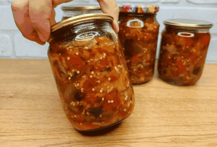 Пікантний салат із баклажанів на зиму: дуже смачний виходить, цей рецепт на повторі щороку, рекомендую