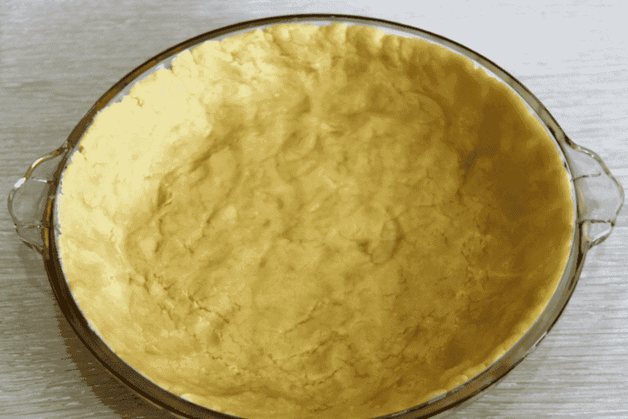 Неймовірно смачний пиріг з меренгою та ягідною начинкою: знайшла застосування тогорічним замороженим ягодам, готувати одне задоволення