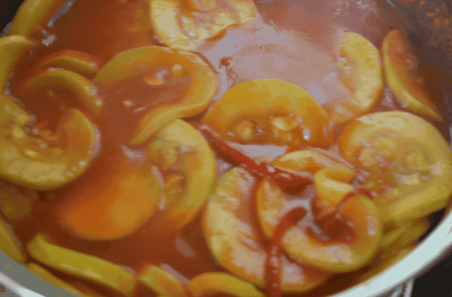 Кабачки в томаті на зиму - це найпростіший рецепт, закручую чергову партію, дуже смачно вийшло