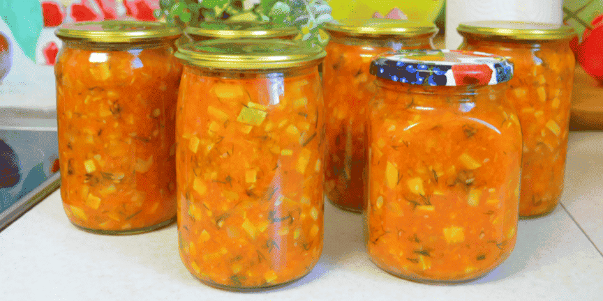 Салат "Петрівський" з кабачків на зиму: виходить дуже смачно, така заготовка стане Вашою улюбленою, зберігайте рецепт