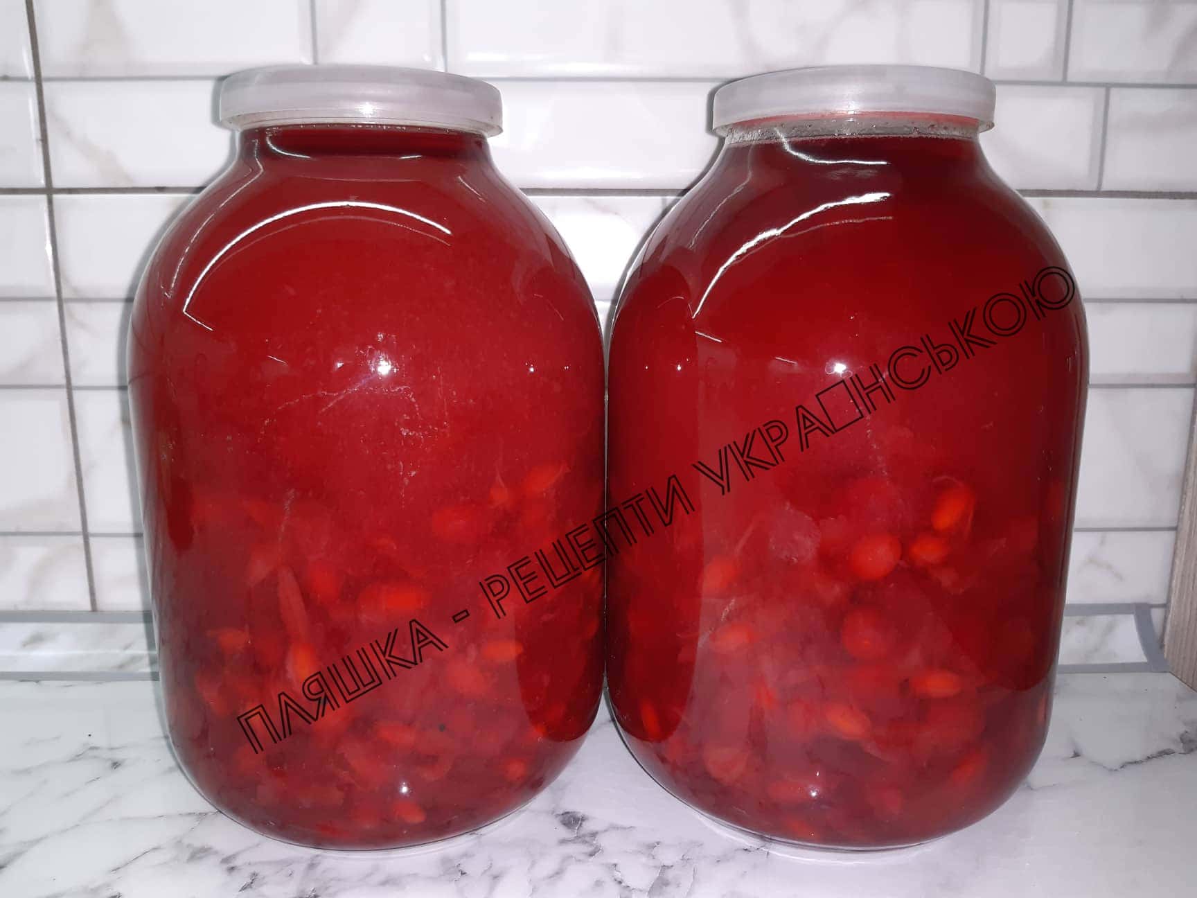 Ароматна домашня НАСТОЙКА З КИЗИЛУ на самогоні: розповідаю свій рецепт, як смачно приготувати цей напій, ми з дівчатами його дуже полюбляємо