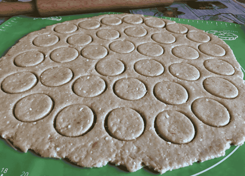 Супер смачне і бюджетне сирне печиво до чаю: рецепт простенький "на швидку руку", і гора смакоти вже на столі