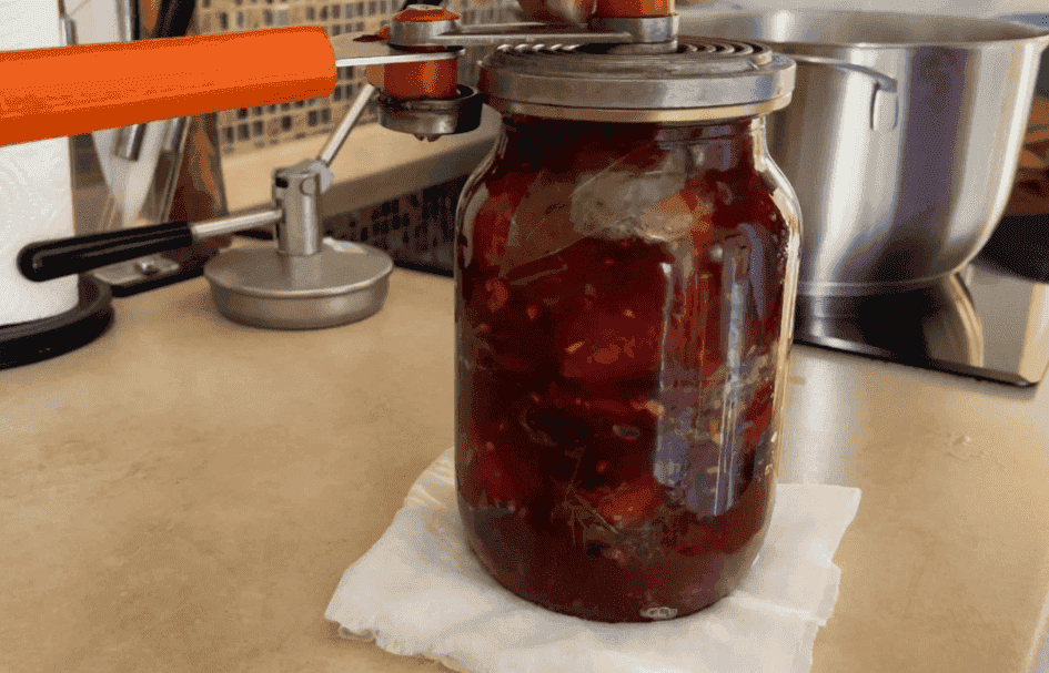 Пікантні фаршировані сливи на зиму з надзвичайно смачною начинкою: готуйте побільше баночок, щоб взимку не шкодувати, що мало зробили