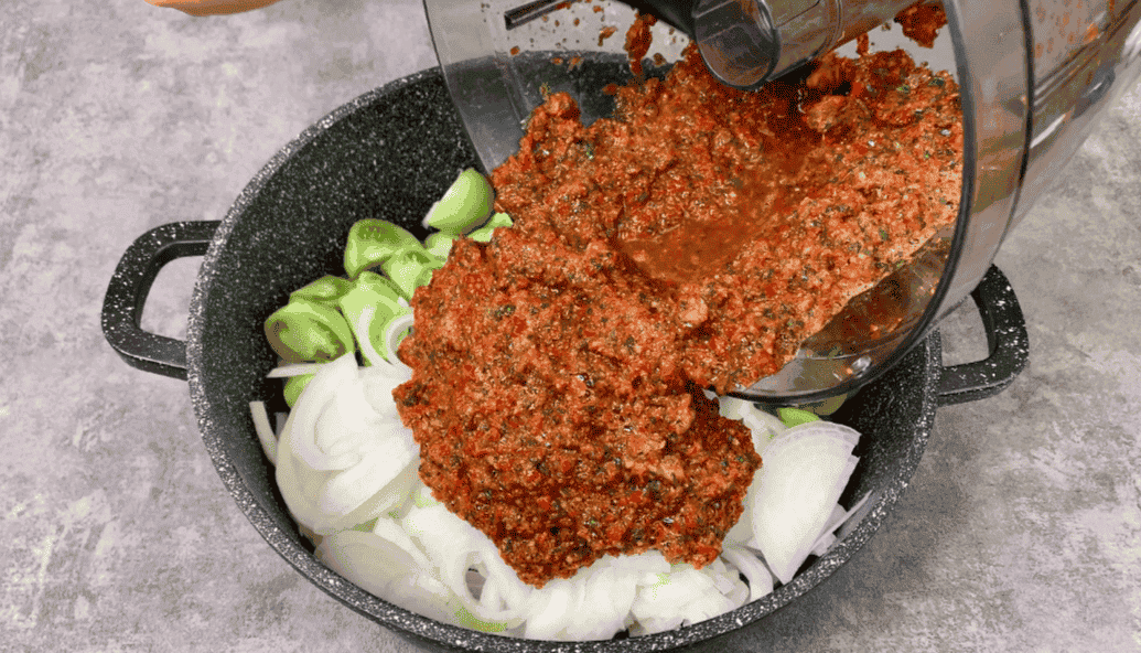 Салат із зелених помідорів на зиму "по-грузинськи": виходять дуже смачні, в міру гостренькі і зберігаються без холодильника