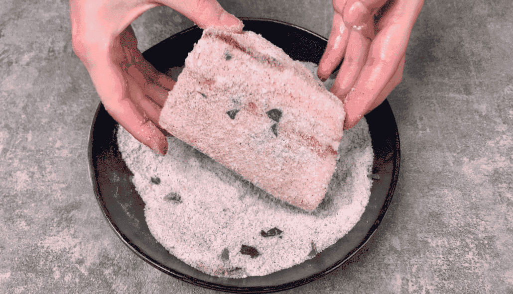 Показую, як я солю сало сухим посолом: просто, без клопоту та неймовірно смачно (шикарна закуска на всі випадки життя)