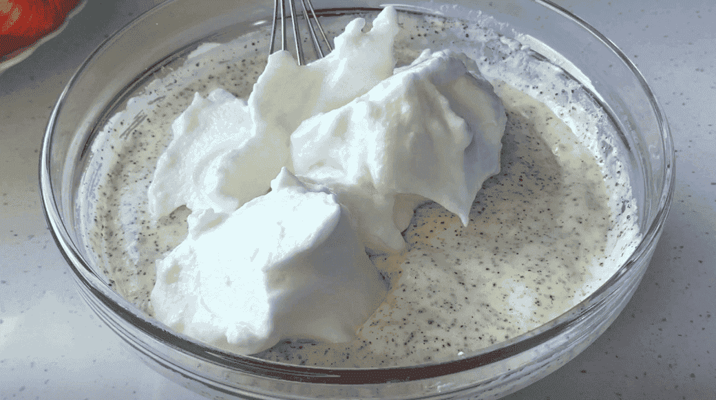 Маковий бісквіт для тортів "Завжди вдалий": виходить високий, ніжний, пишний, вологий, дуже простий у приготуванні і поєднується з будь-яким кремом