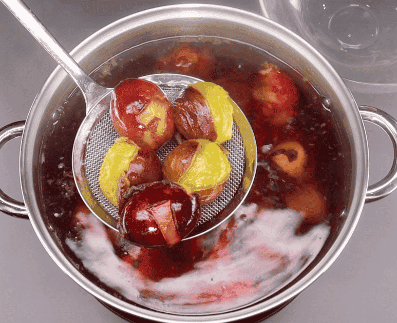 Тільки у вересні вона виходить найсмачніша: густа, гостренька АДЖИКА без оцту, без стерилізації, без помідорів, зберігаю у шафі, соус підходить до багатьох страв