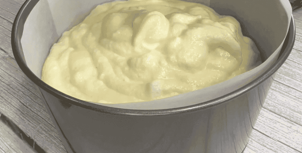 "З такою смакотою і торта не треба – шматочок буквально тане у роті": йогуртовий пиріг без борошна (недорогий десерт із простих продуктів)