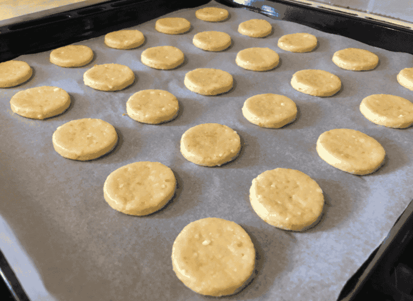 Супер смачне і бюджетне сирне печиво до чаю: рецепт простенький "на швидку руку", і гора смакоти вже на столі