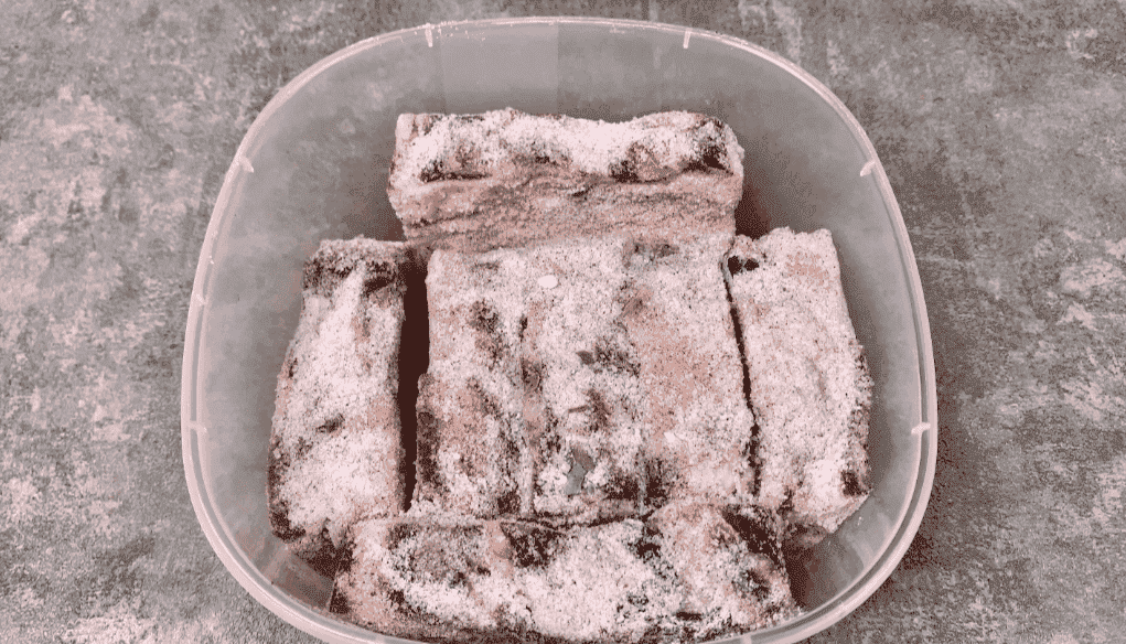 Показую, як я солю сало сухим посолом: просто, без клопоту та неймовірно смачно (шикарна закуска на всі випадки життя)