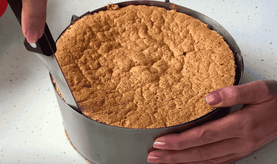 Маковий бісквіт для тортів "Завжди вдалий": виходить високий, ніжний, пишний, вологий, дуже простий у приготуванні і поєднується з будь-яким кремом