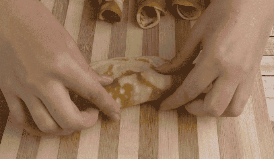 Хрусткі вафельні трубочки без вафельниці (на сковороді): готуємо швидко і з простих продуктів, а на виході справжня смакота до чаю