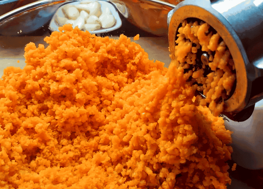 Рецепт морквяної ікри на зиму: продуктів мінімум, а смак багатий і насичений, універсальна заготовка, яка взимку виручить не раз, спробуйте обов'язково