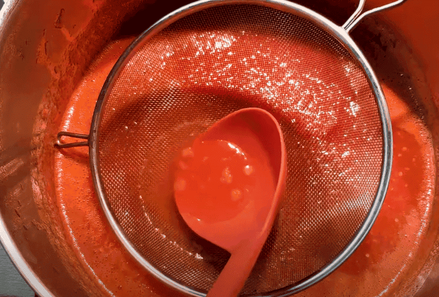 Рецепт морквяної ікри на зиму: продуктів мінімум, а смак багатий і насичений, універсальна заготовка, яка взимку виручить не раз, спробуйте обов'язково