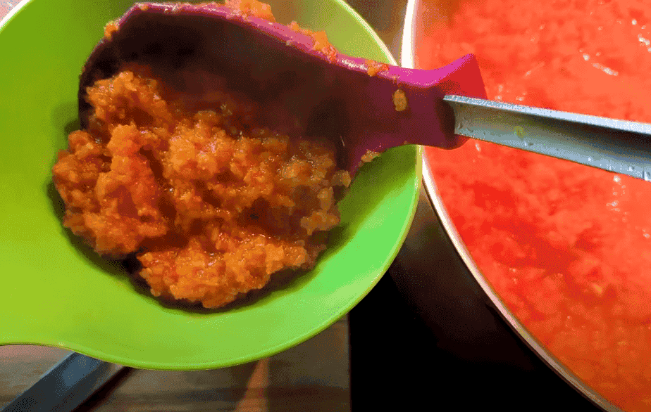 Рецепт морквяної ікри на зиму: продуктів мінімум, а смак багатий і насичений, універсальна заготовка, яка взимку виручить не раз, спробуйте обов'язково