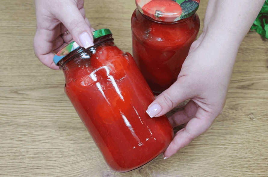 Неймовірно смачні помідори у власному соку на зиму: щороку закриваю побільше банок і все одно мало, якщо не пробували - рекомендую