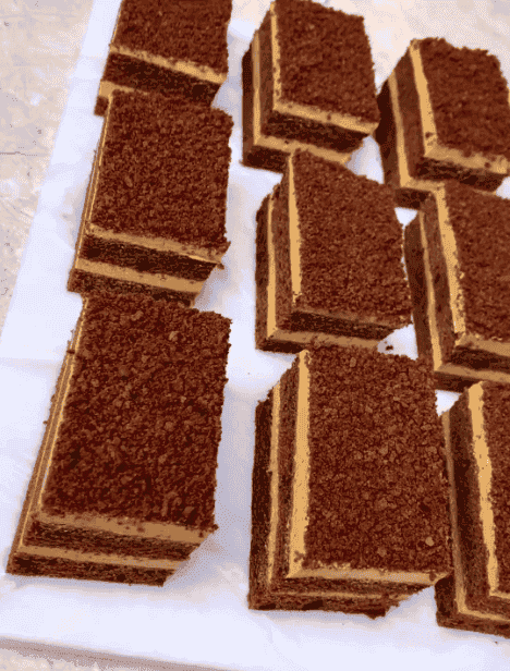 Шоколадний торт «Капучіно»: готується дуже просто, а виходить неймовірно смачно, ароматно, ніжно і соковито, готуємо бюджетний торт вихідного дня
