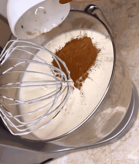 Шоколадний торт «Капучіно»: готується дуже просто, а виходить неймовірно смачно, ароматно, ніжно і соковито, готуємо бюджетний торт вихідного дня