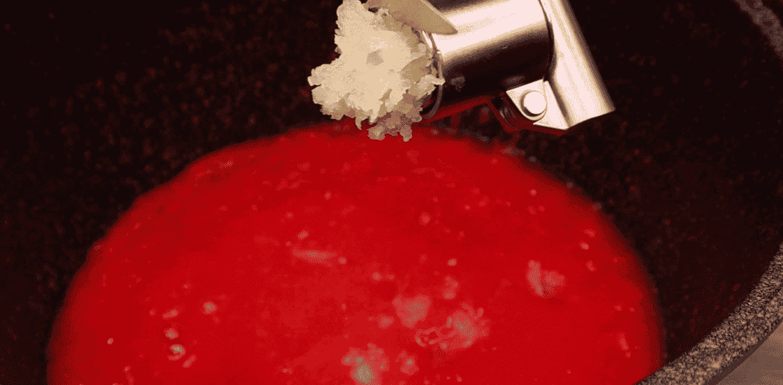 Цвітна маринована капуста в томатному соусі на зиму: готувати точно треба побільше, закінчується така смачна заготовка дуже швидко